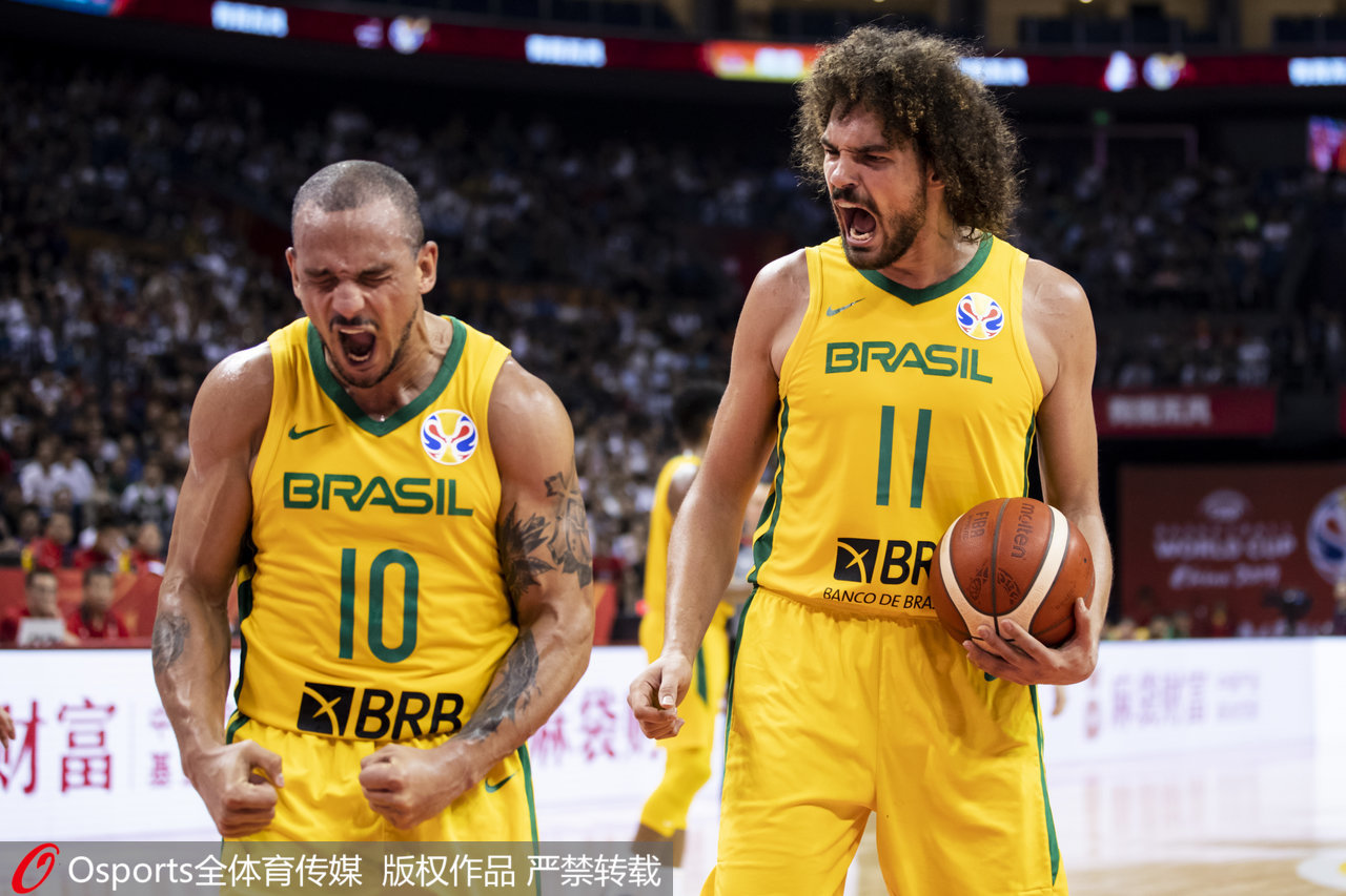 巴西男篮碾压希腊男篮,贝弗利惊艳世界 巴西男篮碾压希腊男篮,贝弗利惊艳世界