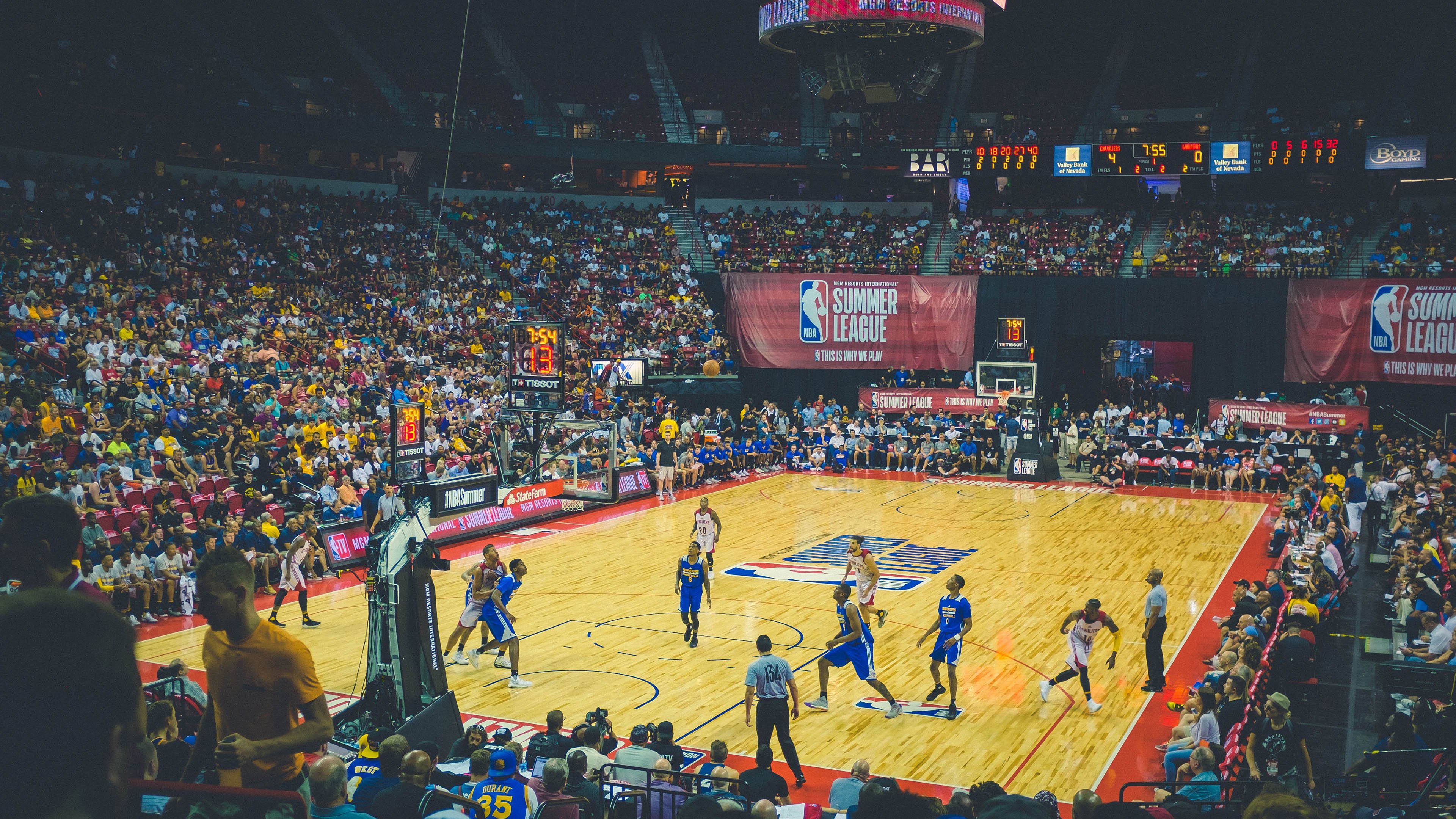 开云体育直播-冰与火之歌，拉文关键节点连续得分，马刺式战术助新疆突围生死战